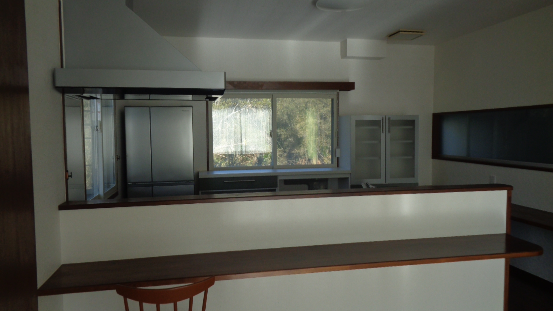 B003